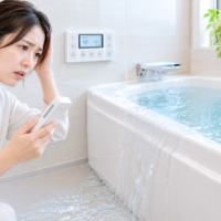 【愛知県版】エコキュートでお風呂のお湯があふれる原因とは？水位設定・自動湯はり・故障の見分け方を解説！