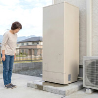 【甲府】エコキュートのタンク下が濡れている｜正常な排水と故障の見分け方