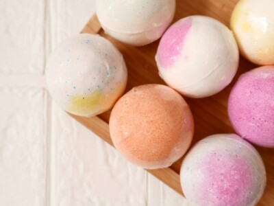 【2025年最新版】エコキュートで入浴剤は使える？メーカー推奨品とNGな種類、注意点を専門家が解説！