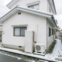 【富山県】雪の多い地域でエコキュート交換する時に見たいこと｜積雪・落雪・除雪スペースの確認ポイント