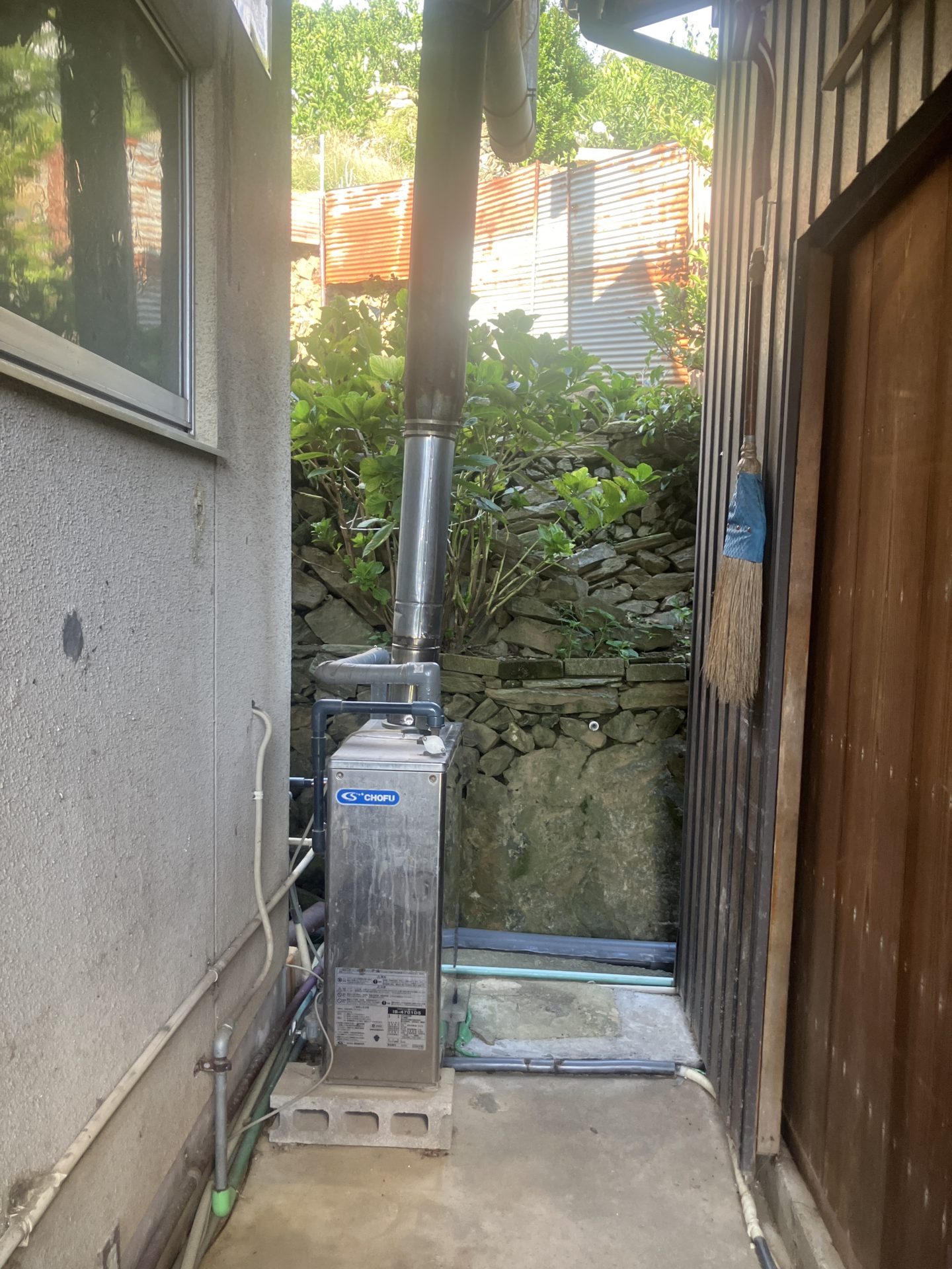 型式不明の石油ボイラー