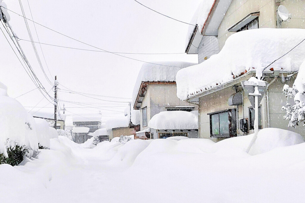 積雪がエコキュートに与える負担